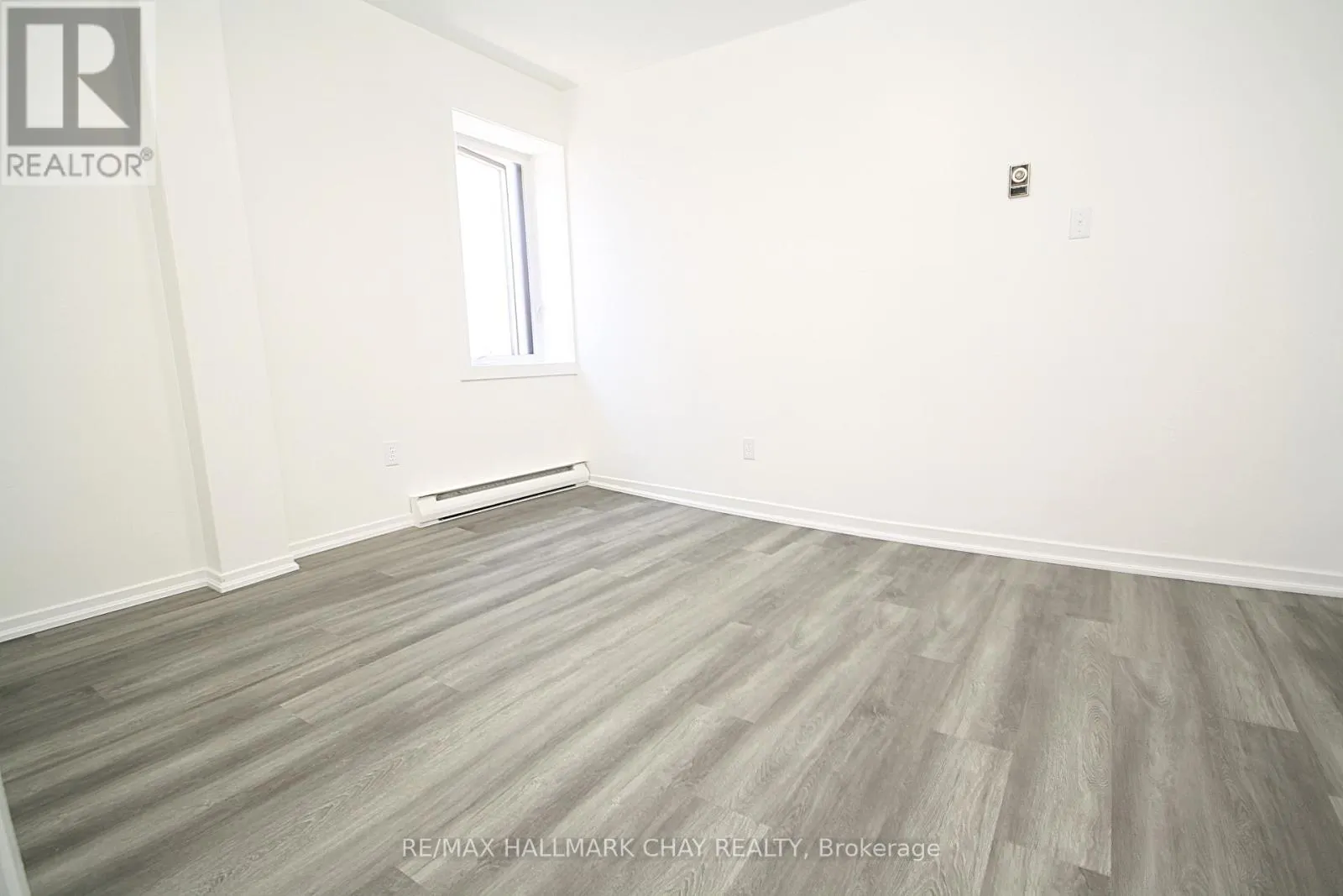 58 QUEEN ST STREET W