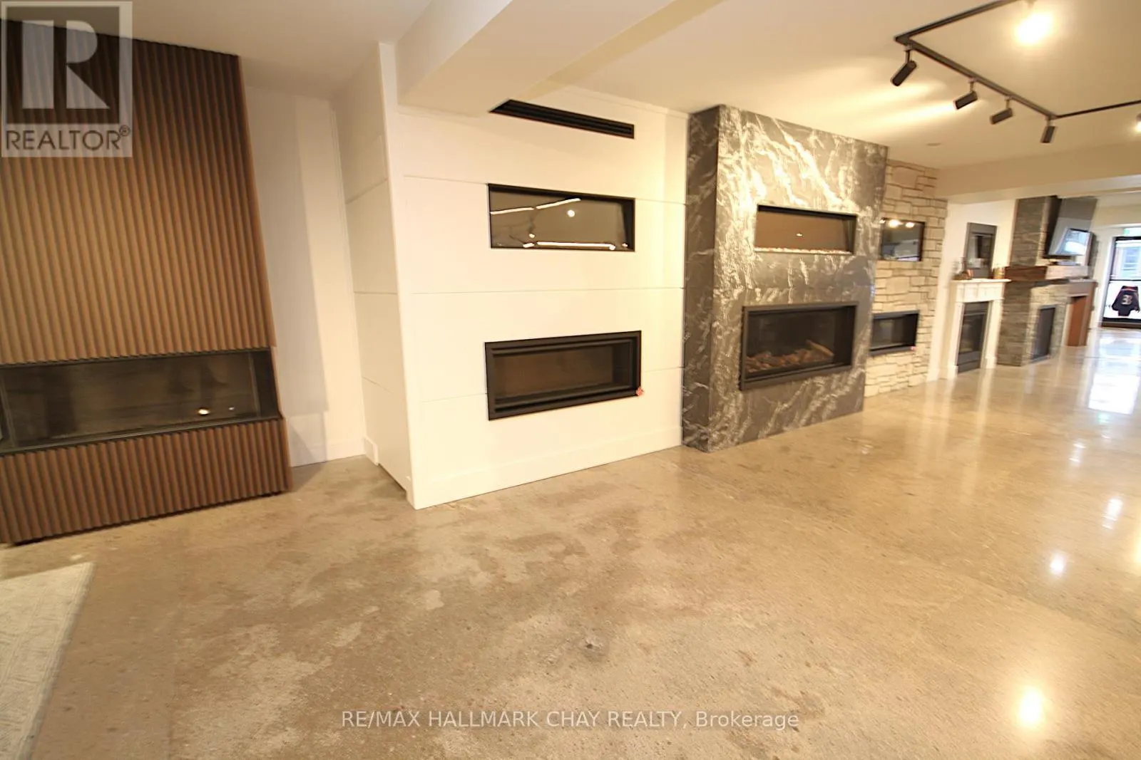 58 QUEEN ST STREET W