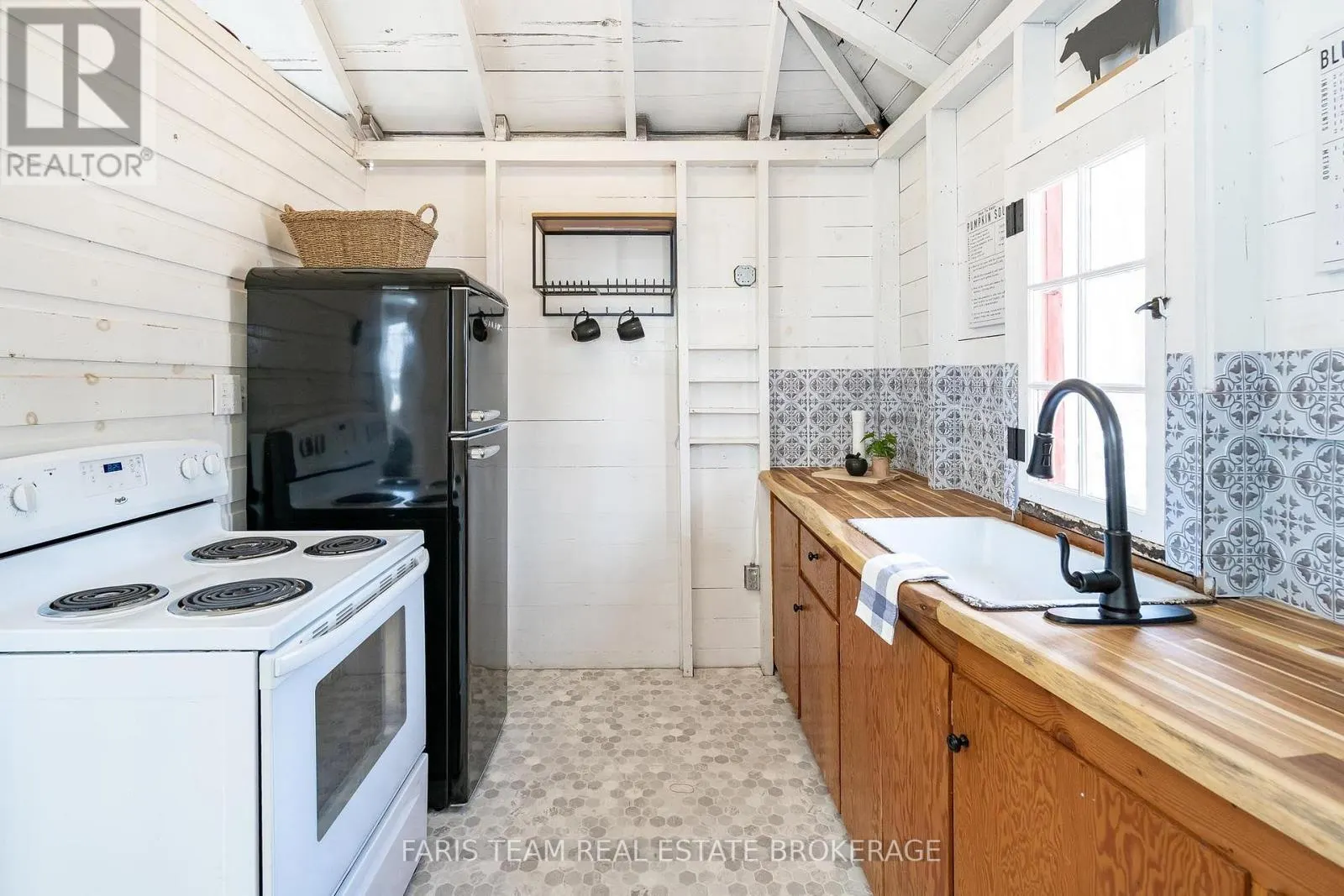 365 ROBINS POINT ROAD