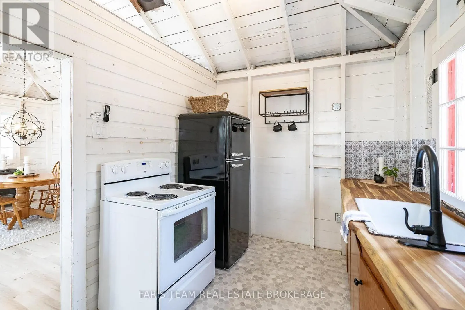 365 ROBINS POINT ROAD