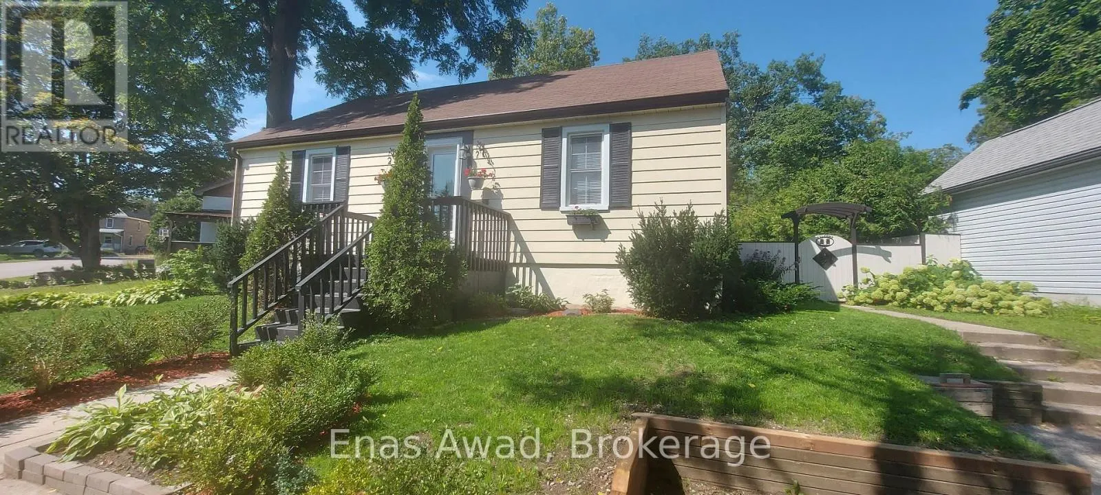 8 LAVALLEE CRESCENT