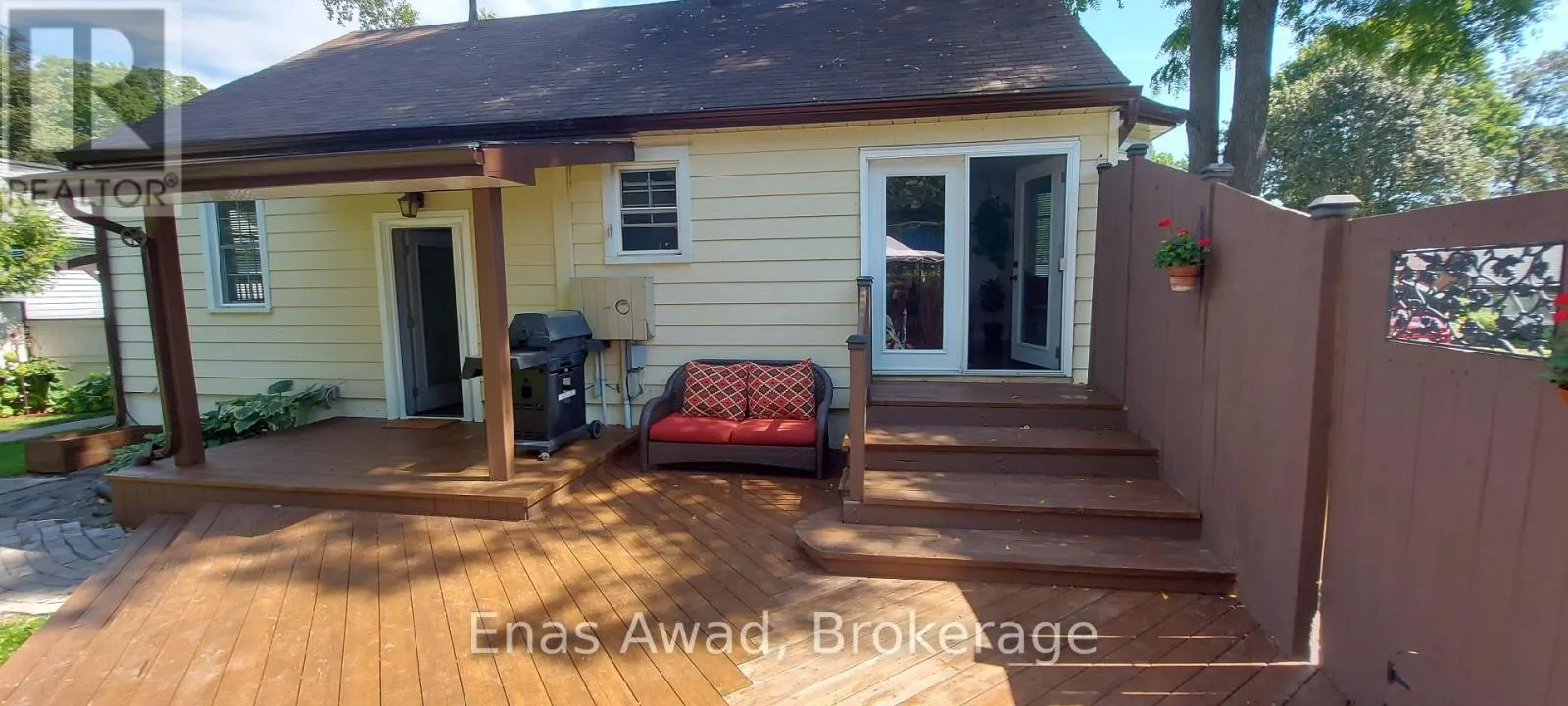 8 LAVALLEE CRESCENT