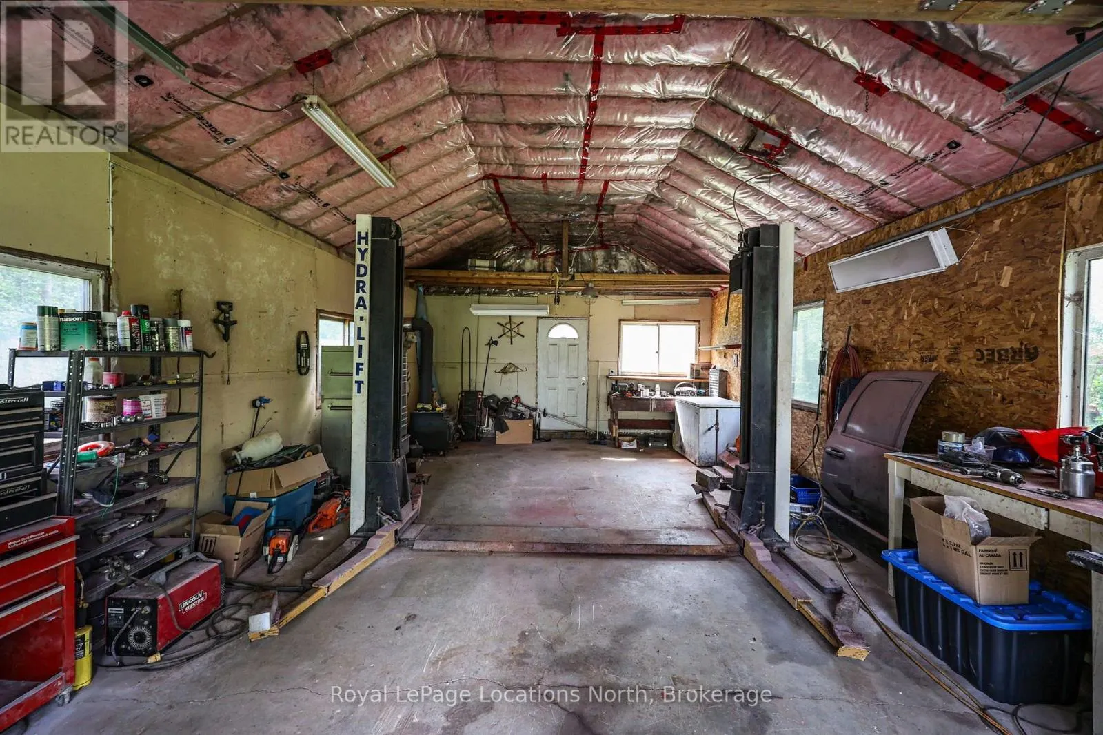 9031 BEACHWOOD ROAD