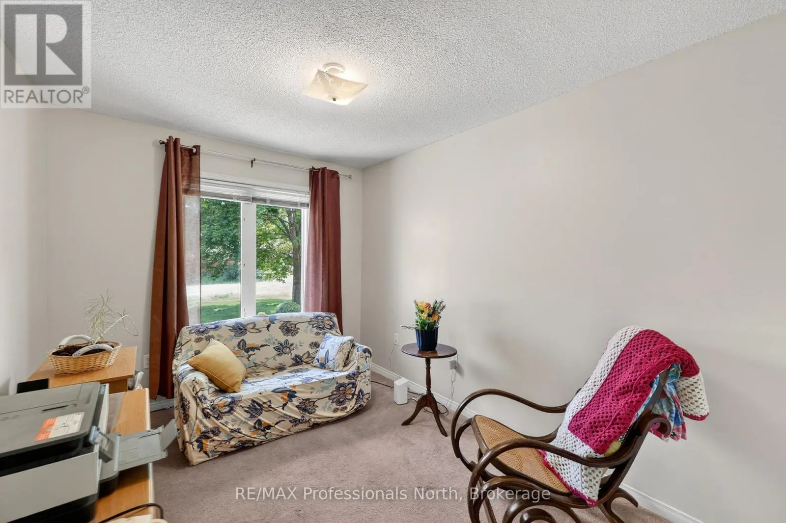 48 FAIRWAY CRESCENT