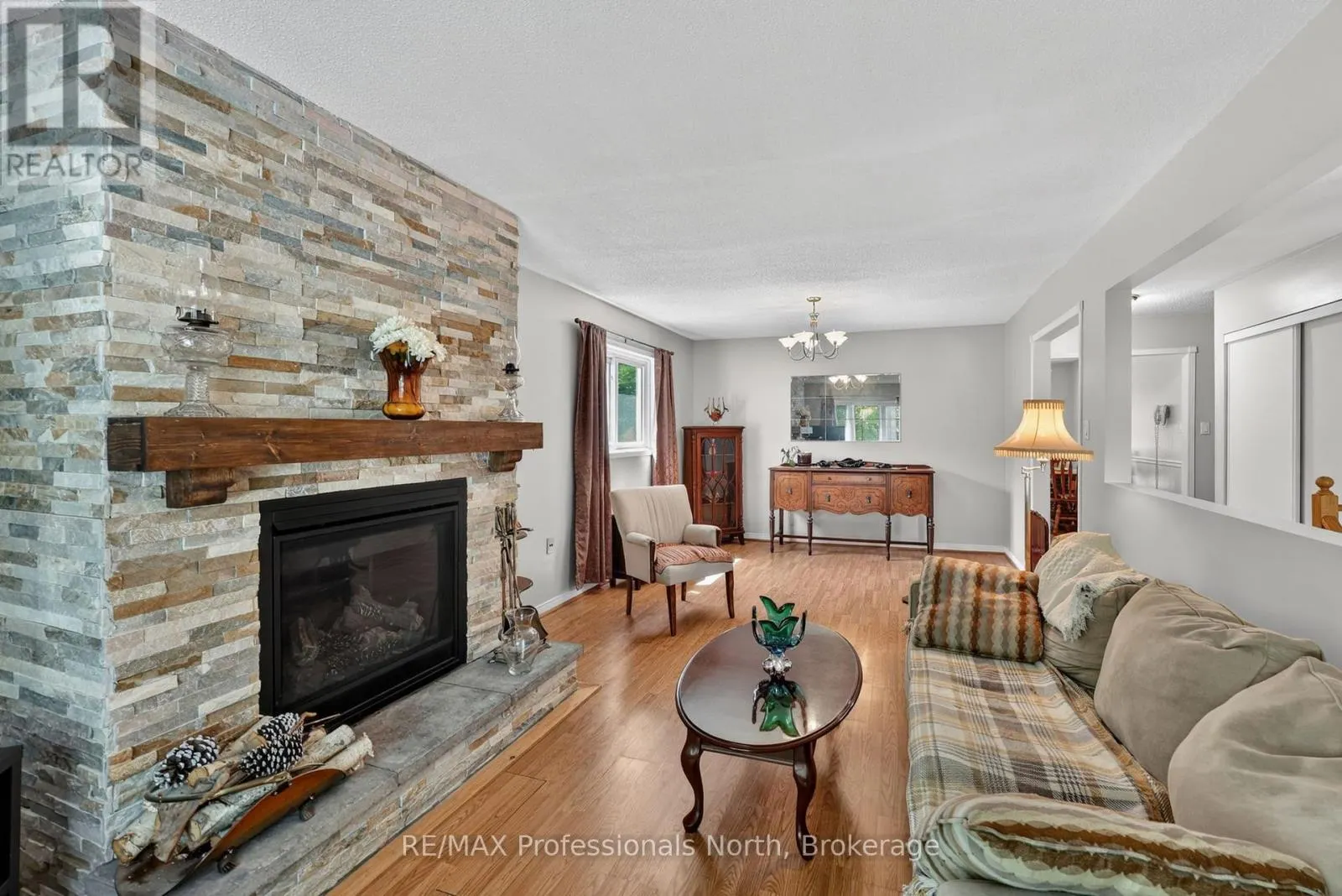 48 FAIRWAY CRESCENT