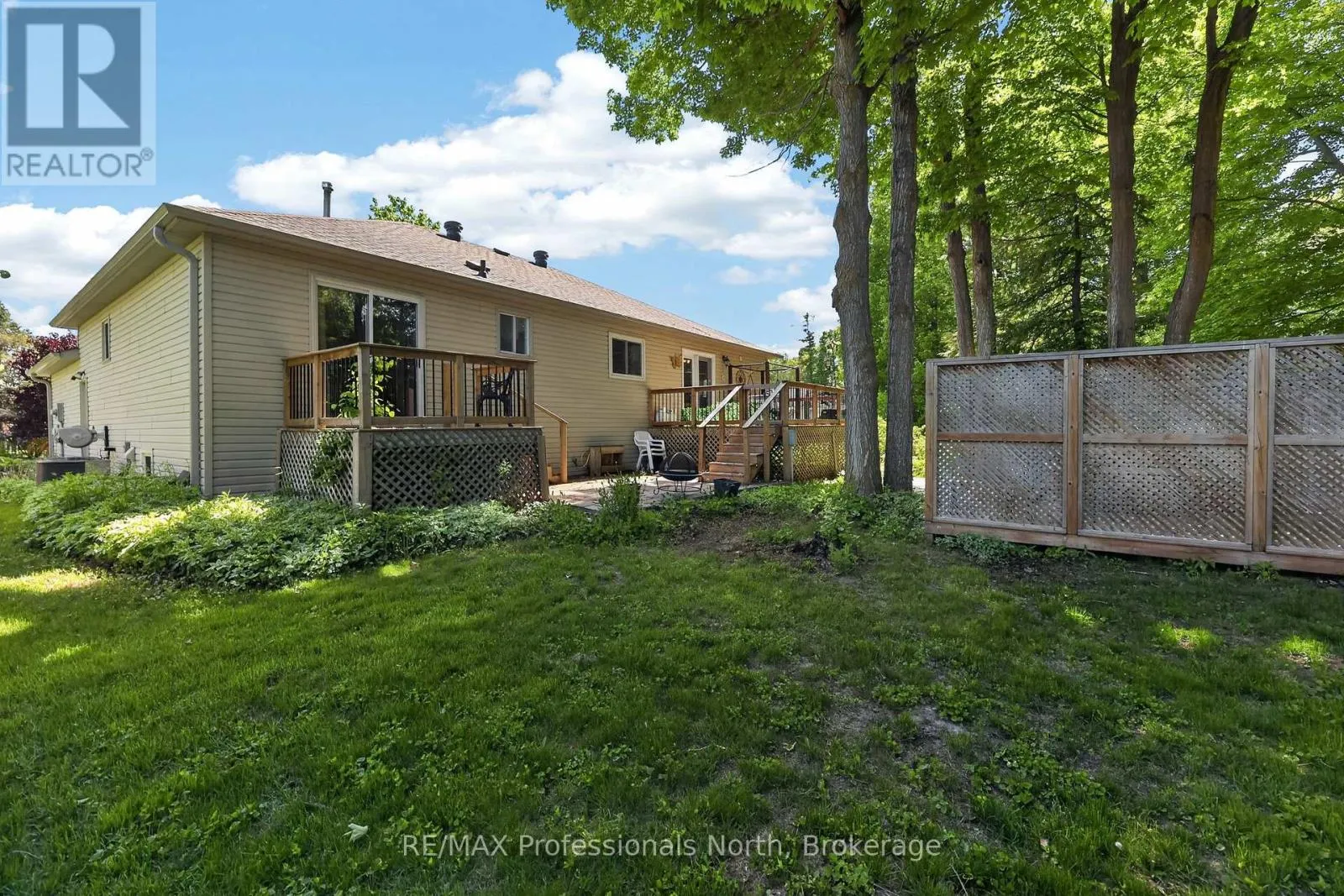 48 FAIRWAY CRESCENT