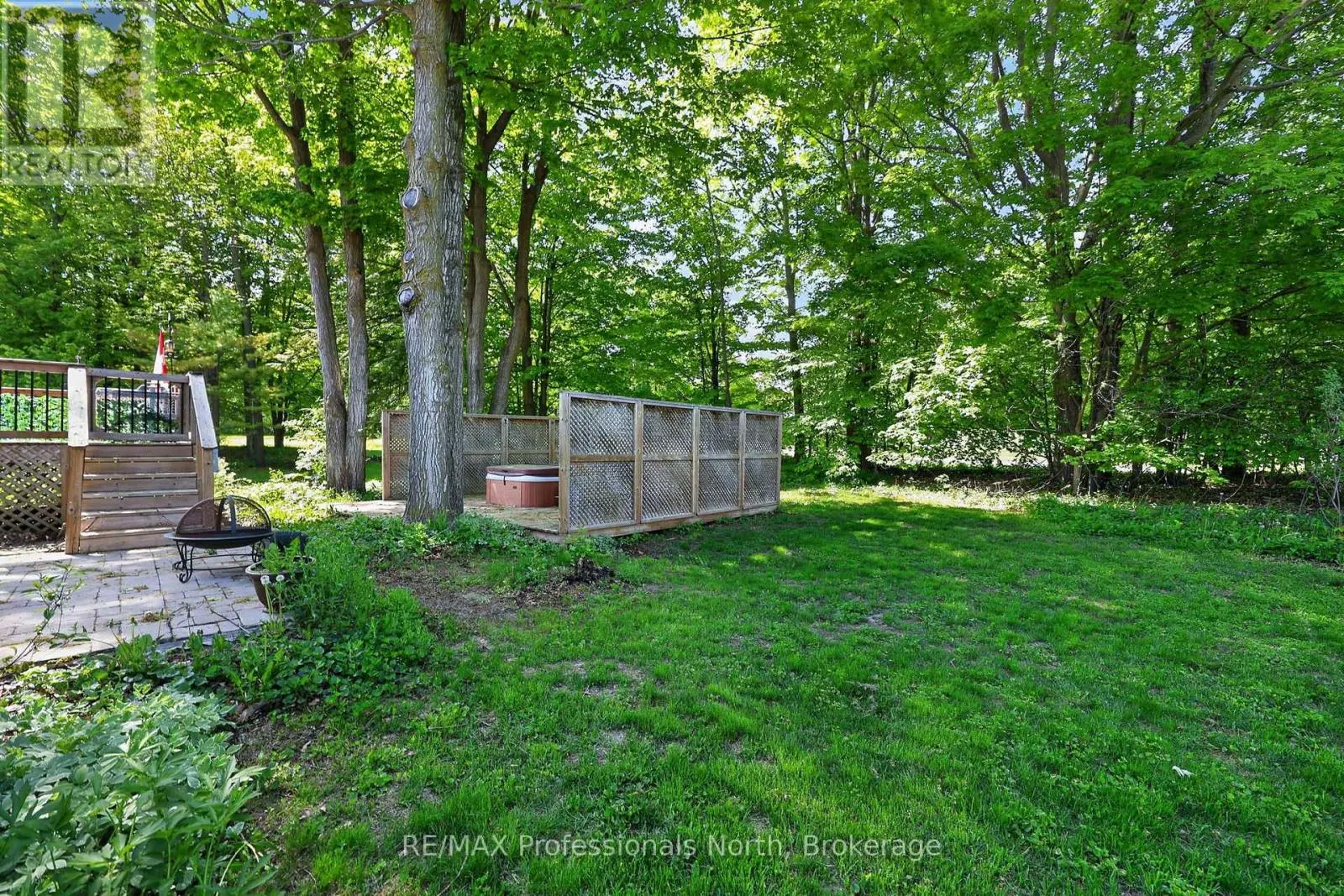 48 FAIRWAY CRESCENT