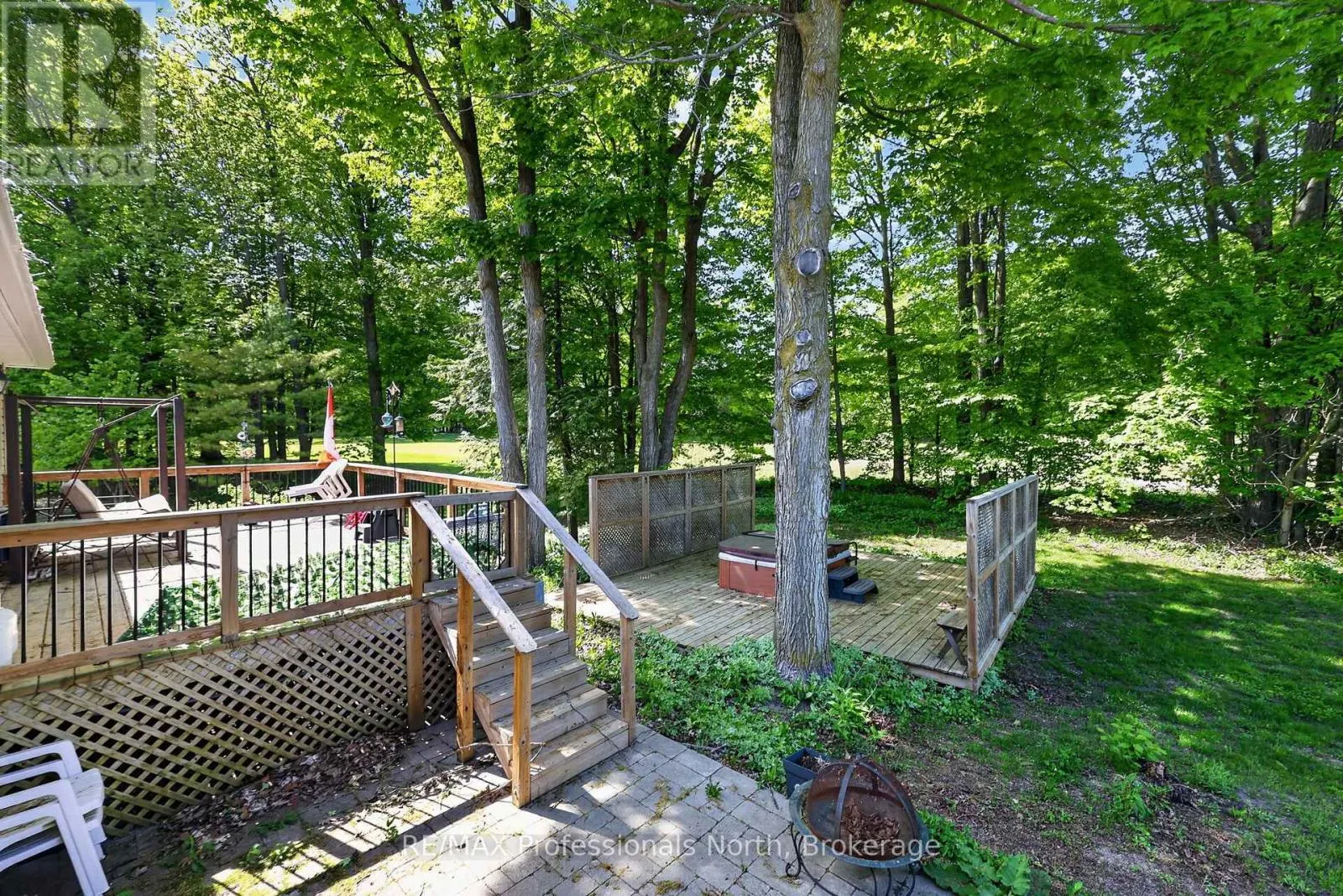 48 FAIRWAY CRESCENT