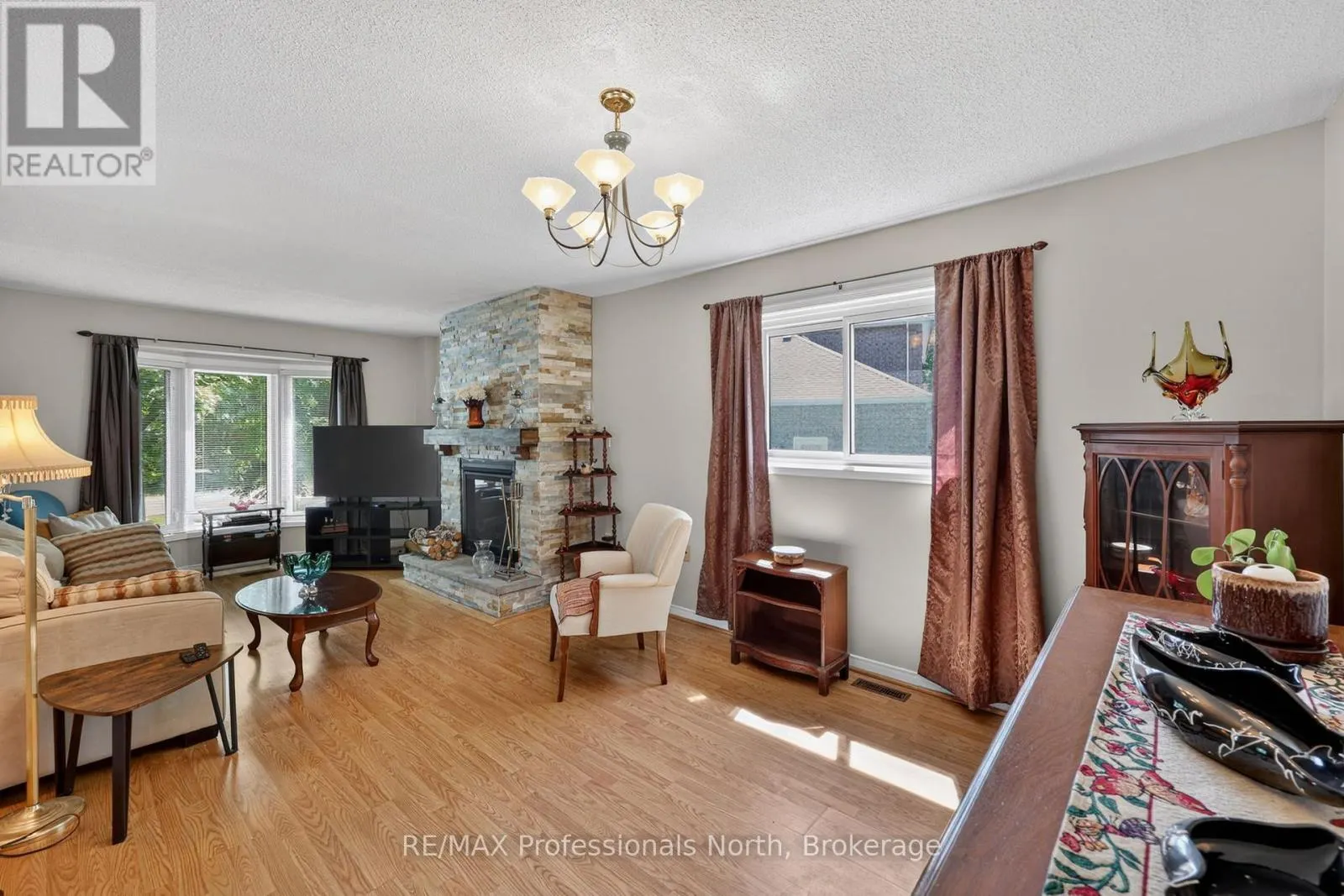 48 FAIRWAY CRESCENT