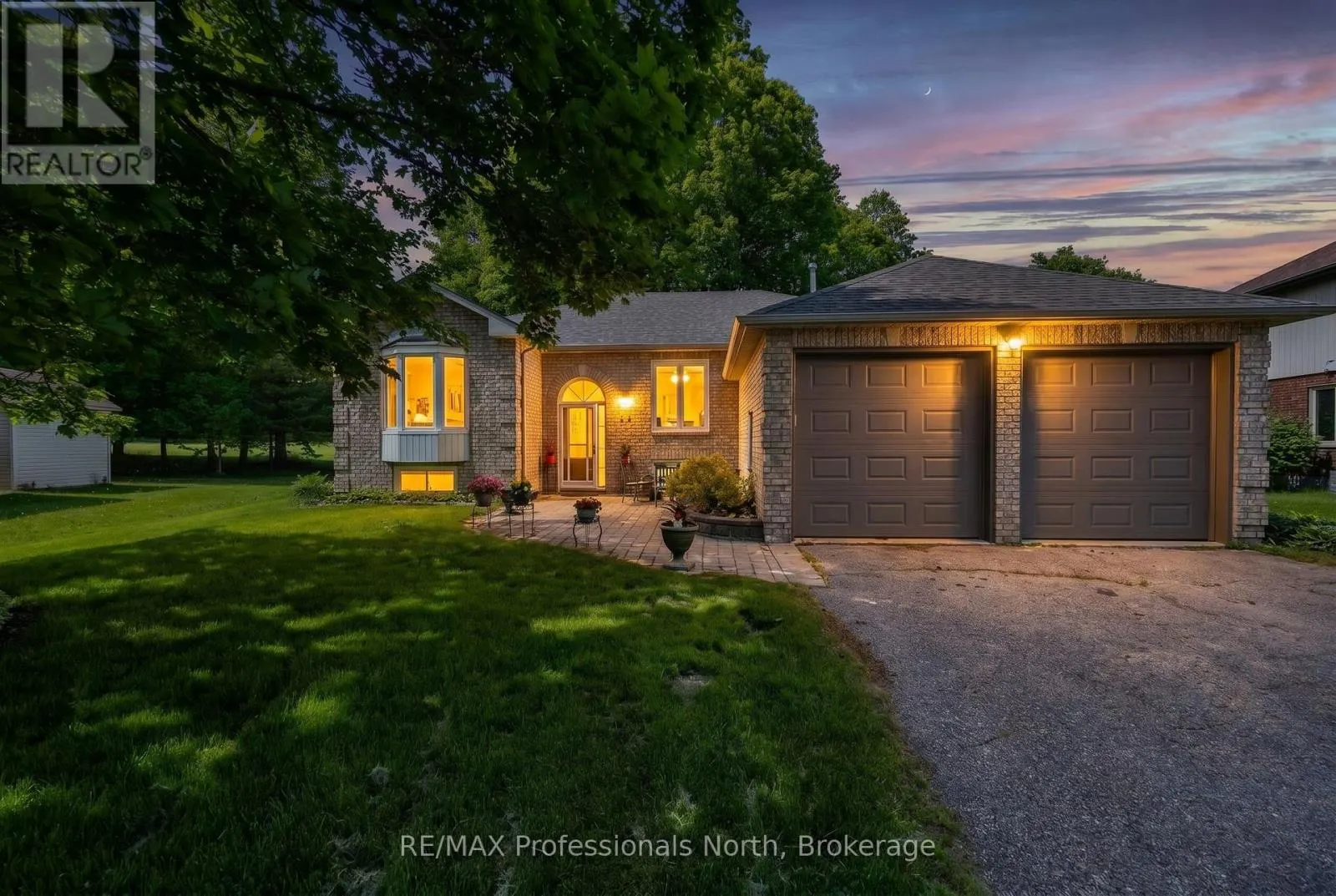48 FAIRWAY CRESCENT