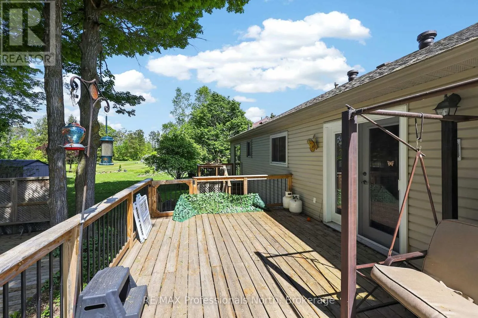 48 FAIRWAY CRESCENT