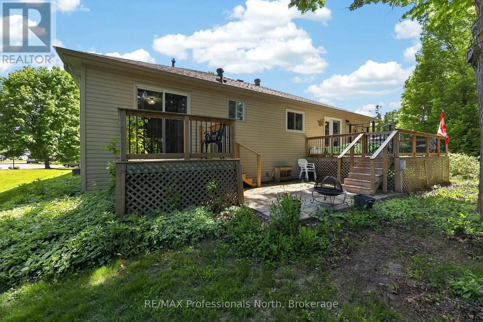 48 FAIRWAY CRESCENT