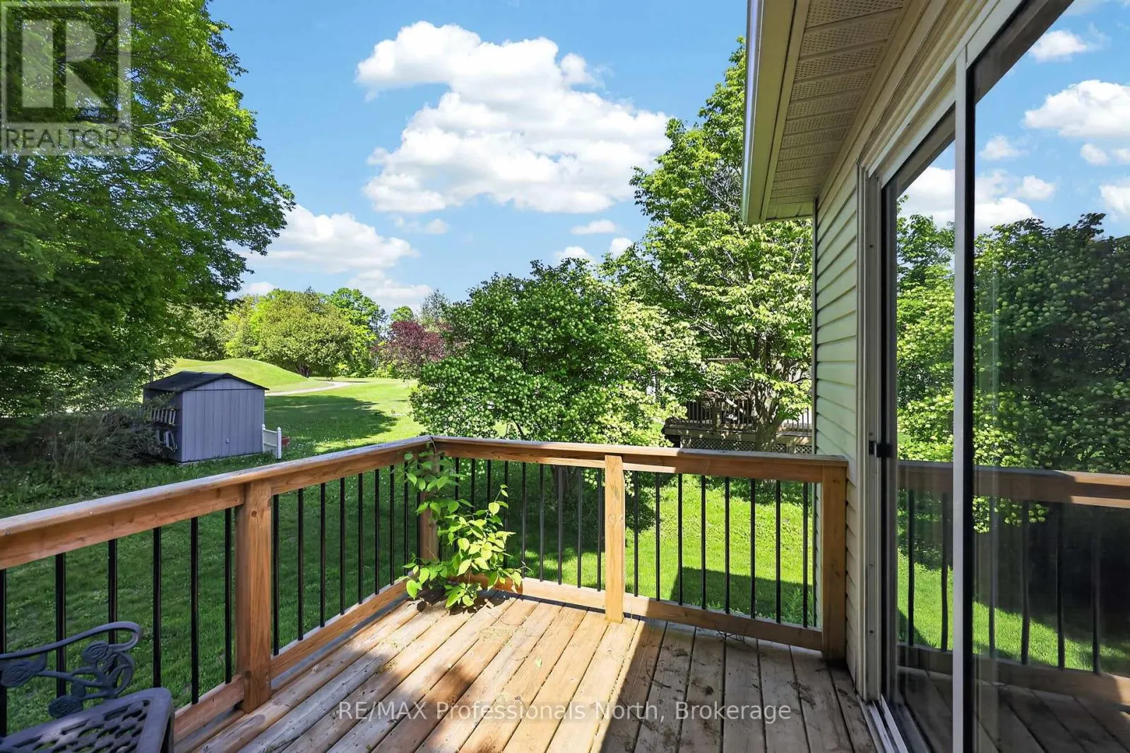 48 FAIRWAY CRESCENT