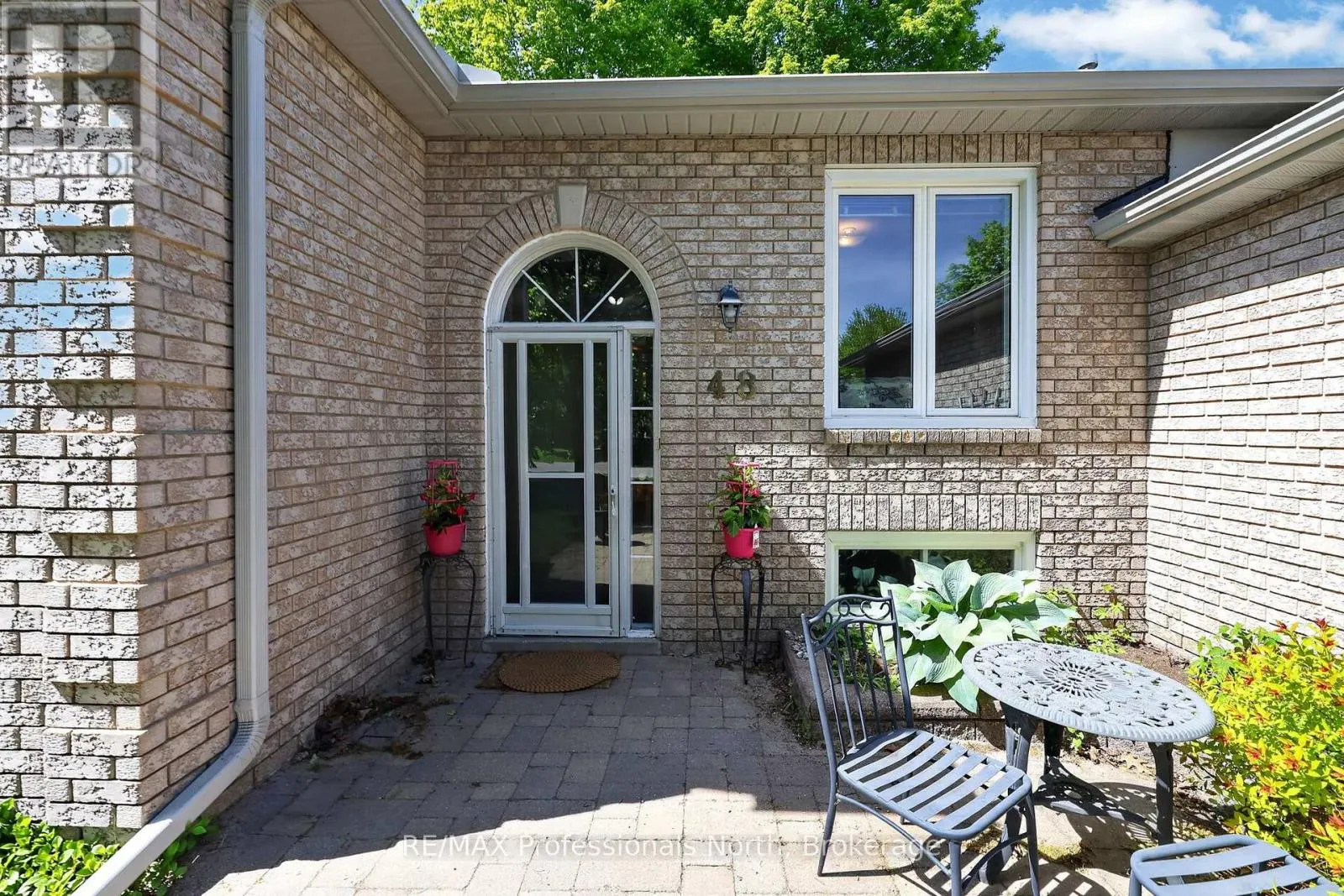 48 FAIRWAY CRESCENT