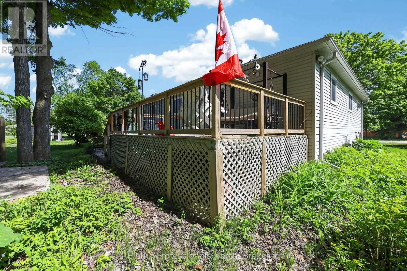 48 FAIRWAY CRESCENT