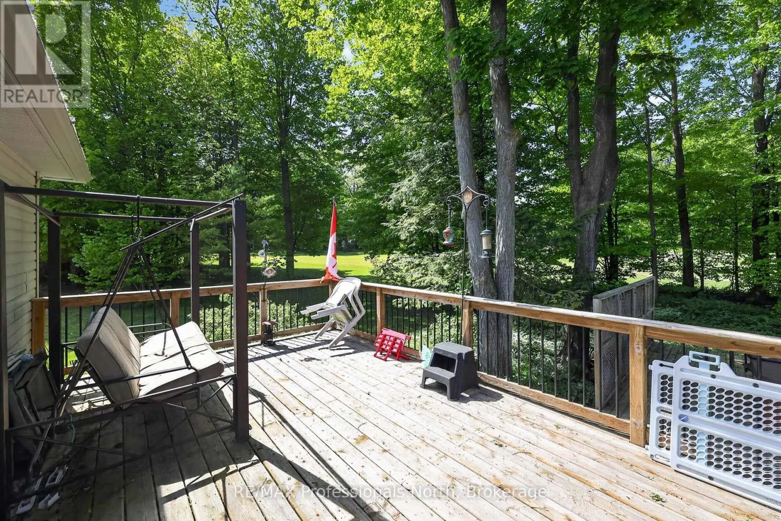 48 FAIRWAY CRESCENT