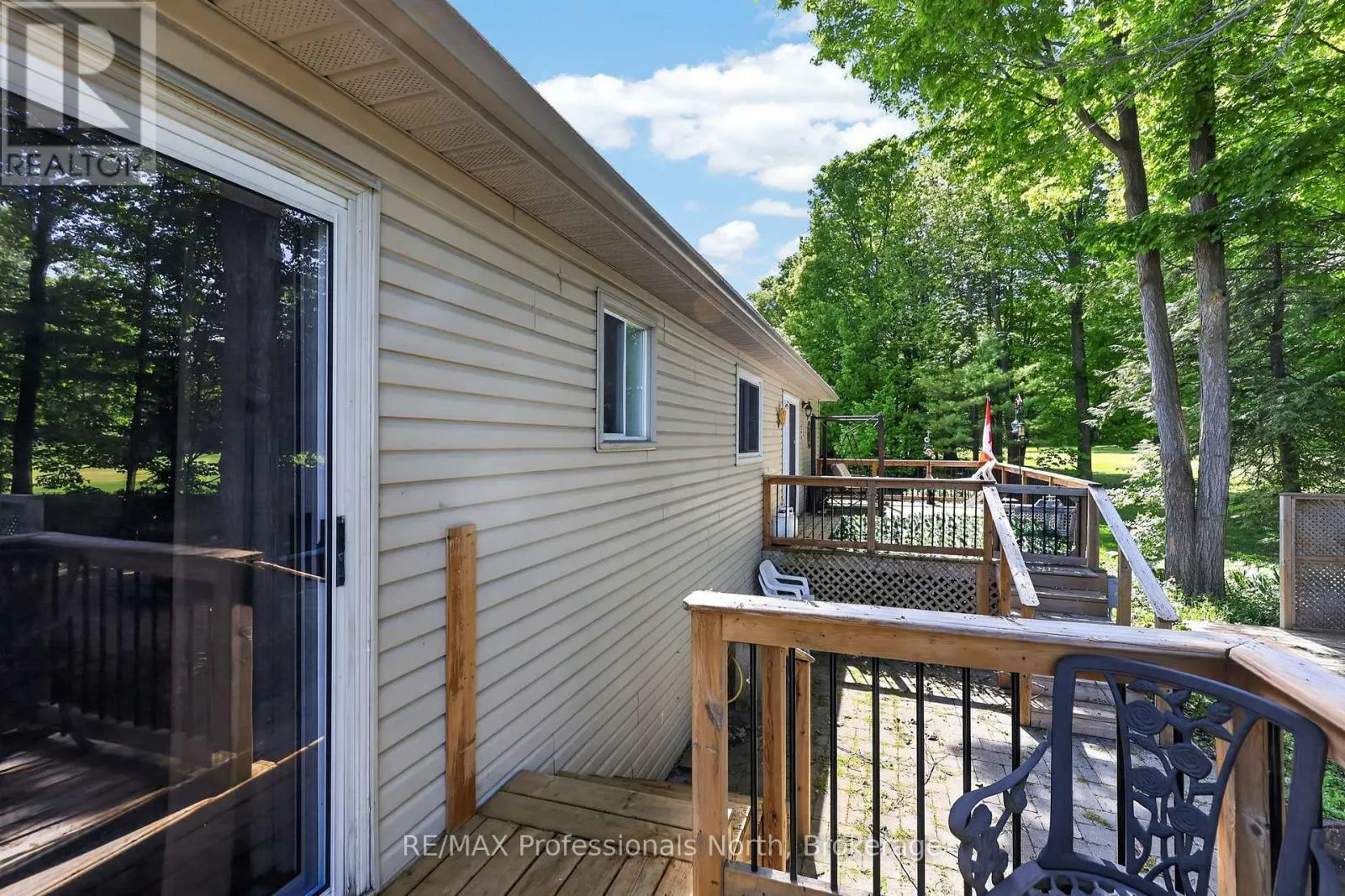 48 FAIRWAY CRESCENT