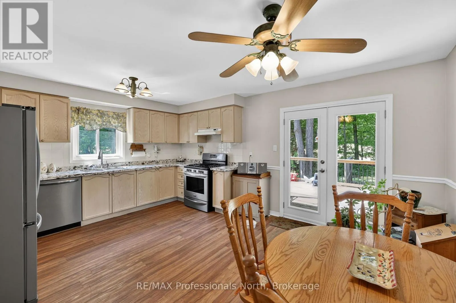 48 FAIRWAY CRESCENT