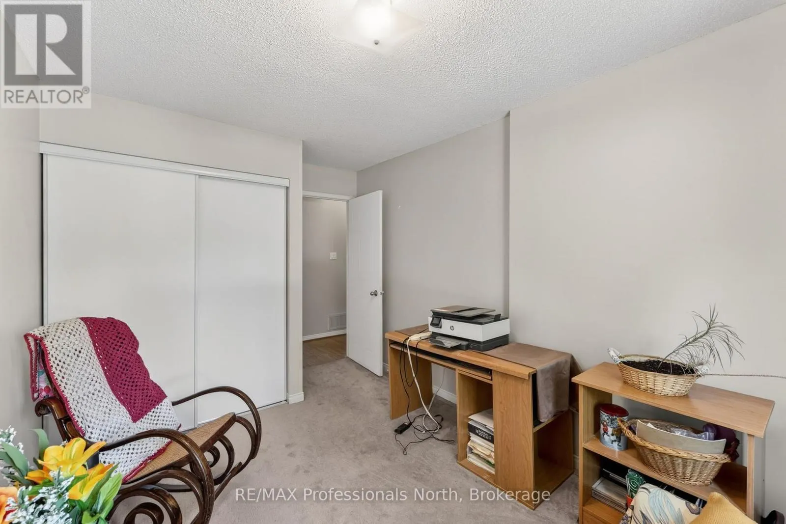 48 FAIRWAY CRESCENT