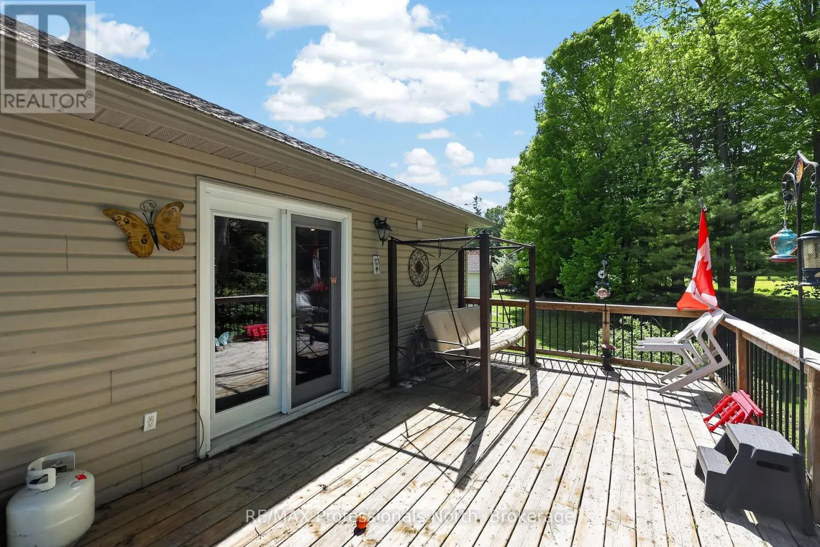 48 FAIRWAY CRESCENT