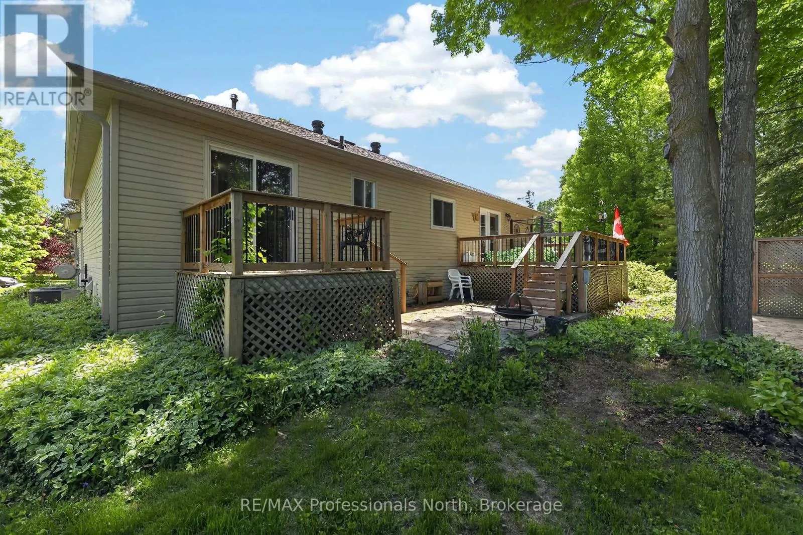 48 FAIRWAY CRESCENT