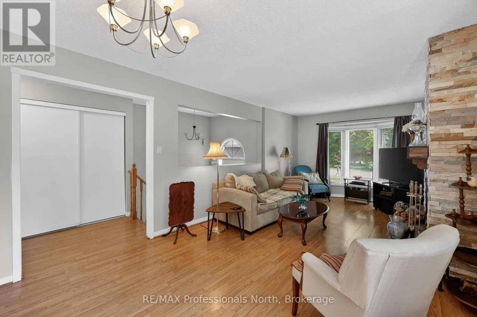 48 FAIRWAY CRESCENT