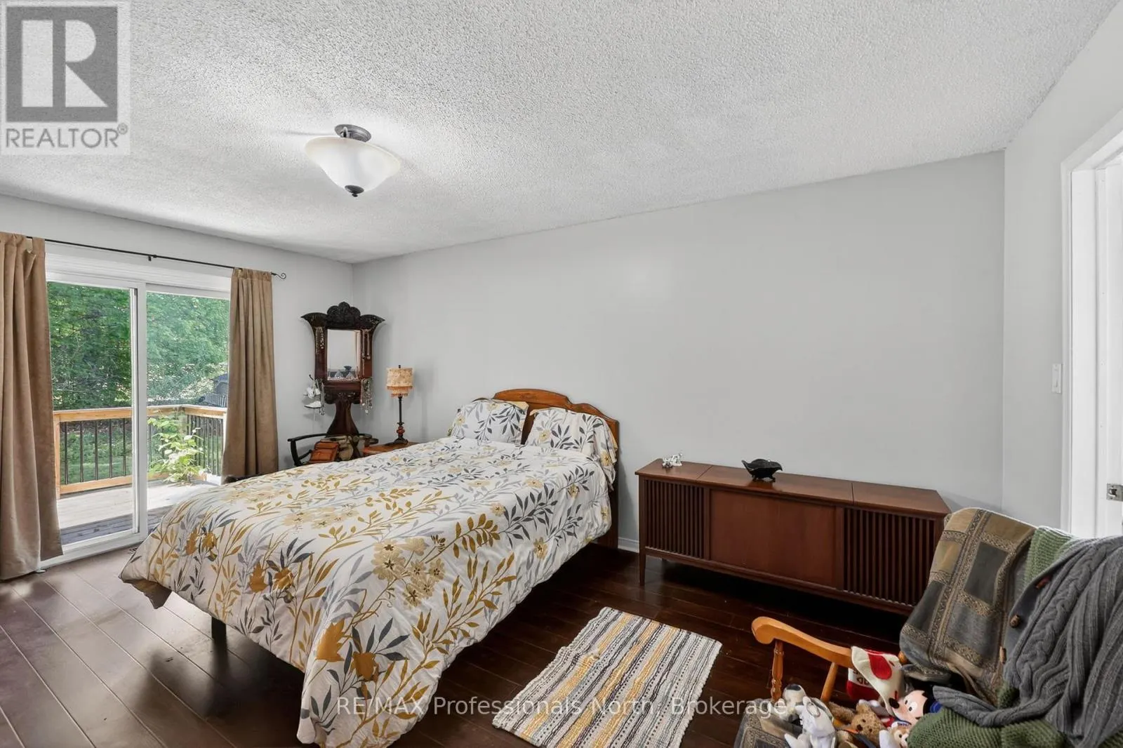 48 FAIRWAY CRESCENT