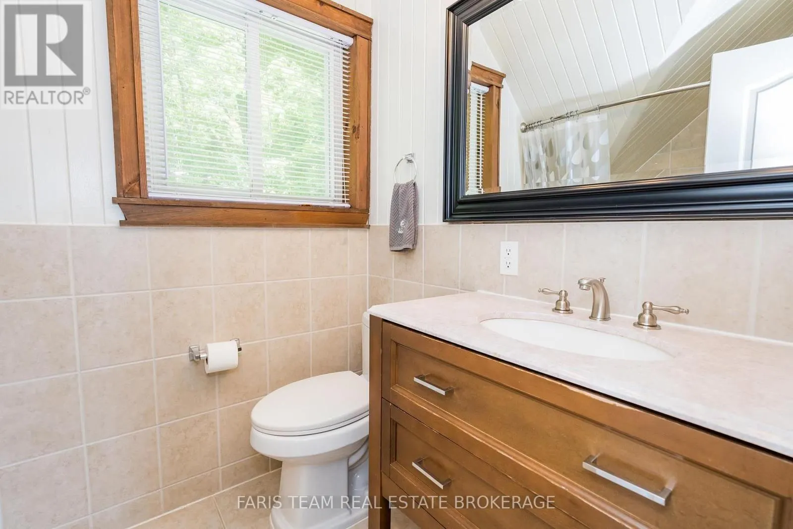 375 CHAMPLAIN ROAD