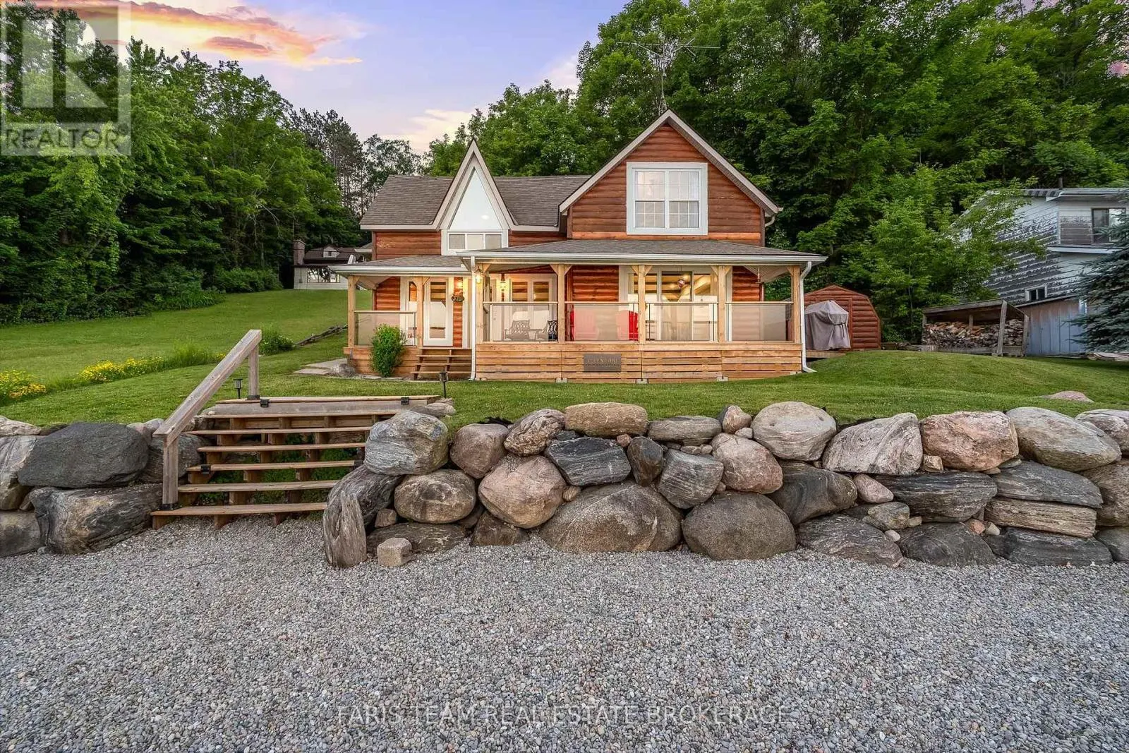 375 CHAMPLAIN ROAD