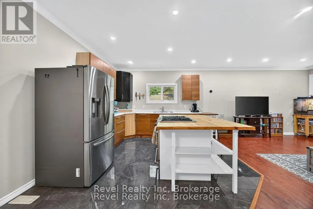 683 LAFONTAINE ROAD W