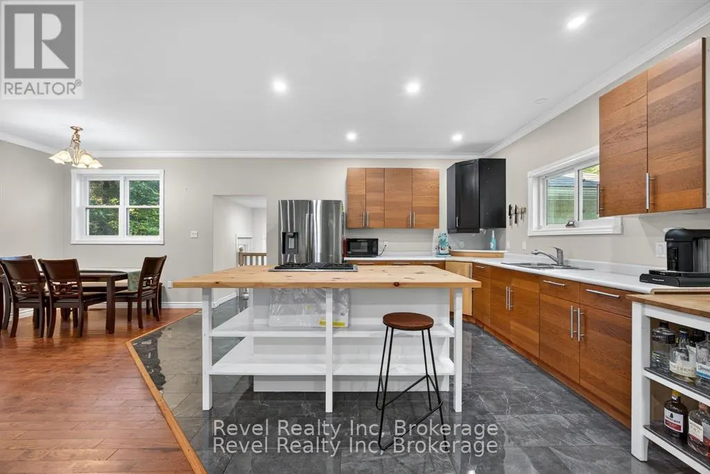 683 LAFONTAINE ROAD W