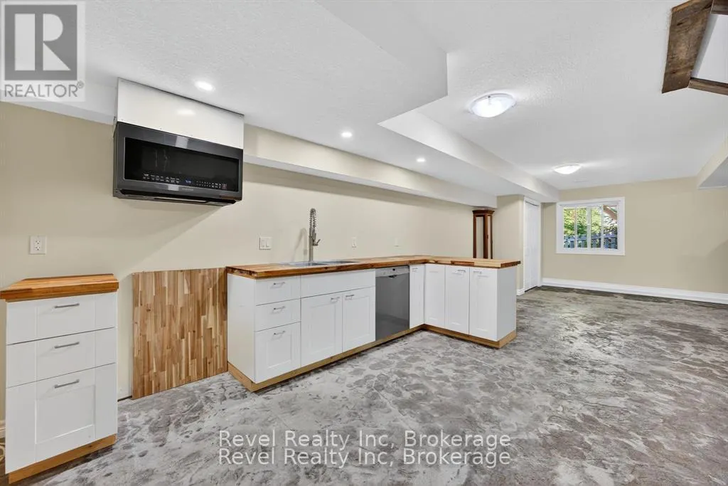 683 LAFONTAINE ROAD W