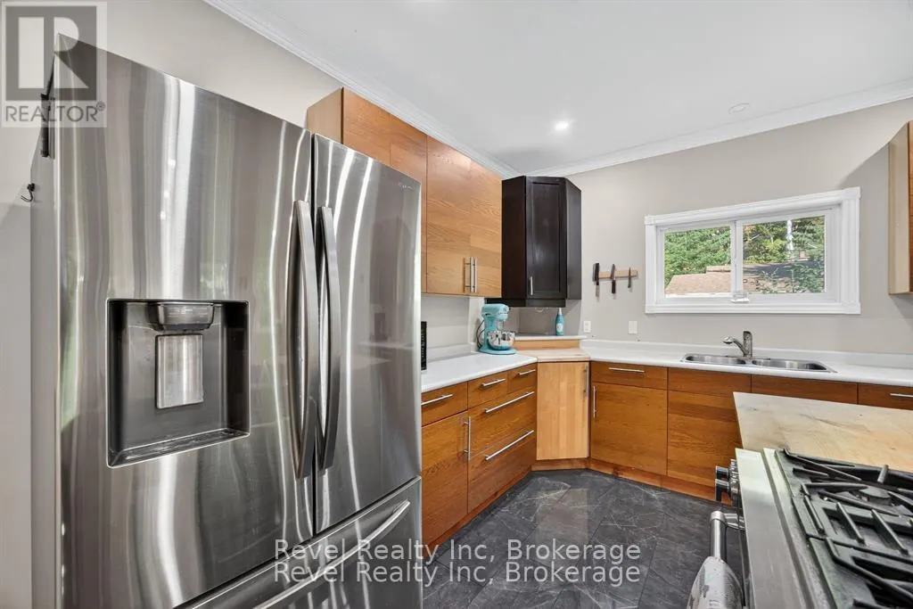 683 LAFONTAINE ROAD W