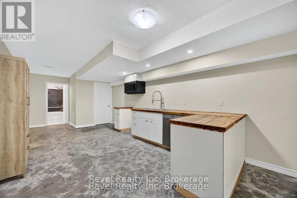 683 LAFONTAINE ROAD W