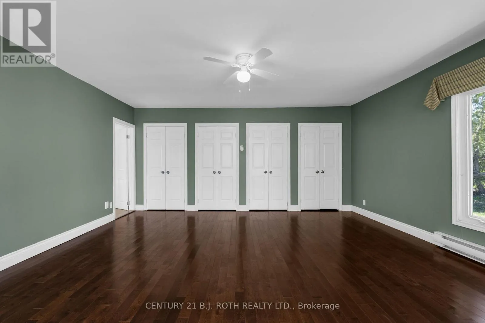 49 LAKESHORE ROAD E