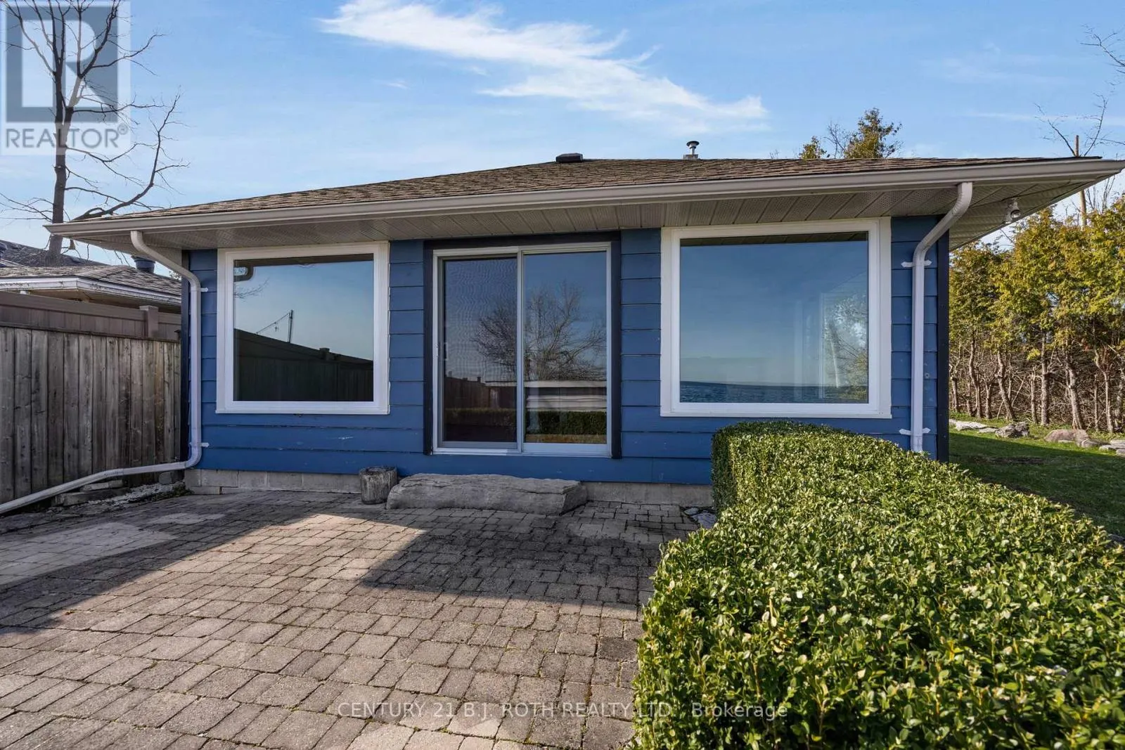 49 LAKESHORE ROAD E
