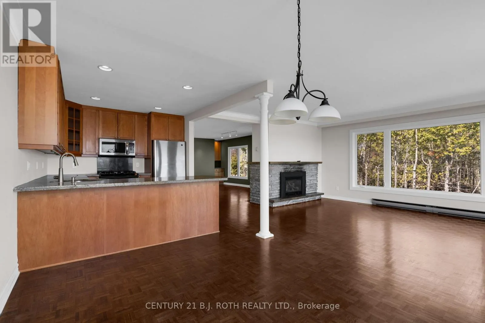 49 LAKESHORE ROAD E