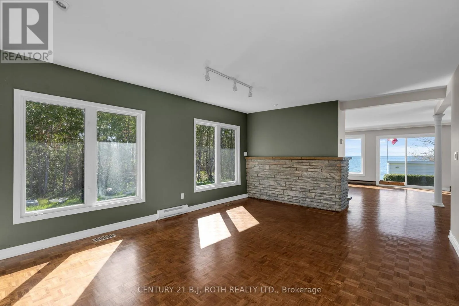 49 LAKESHORE ROAD E