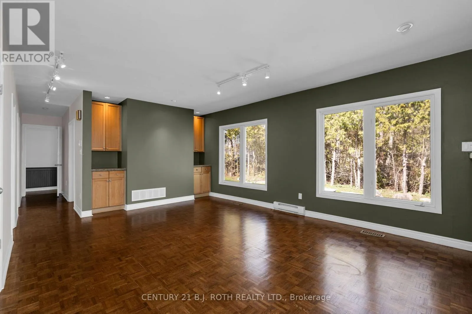 49 LAKESHORE ROAD E