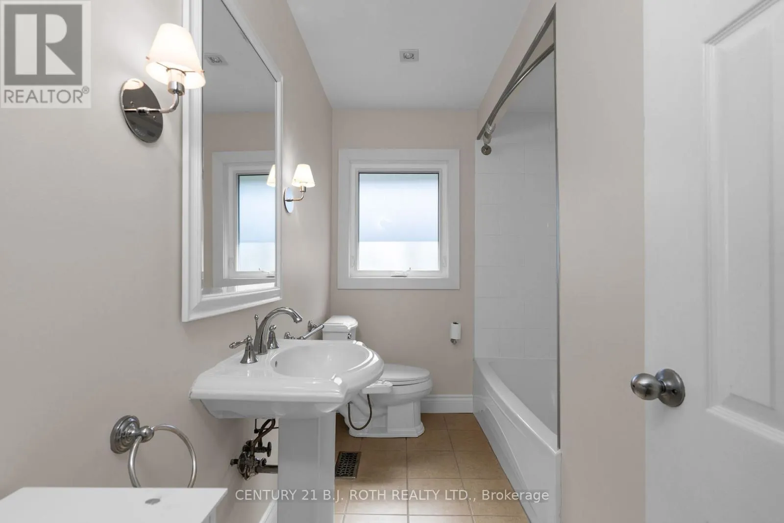 49 LAKESHORE ROAD E