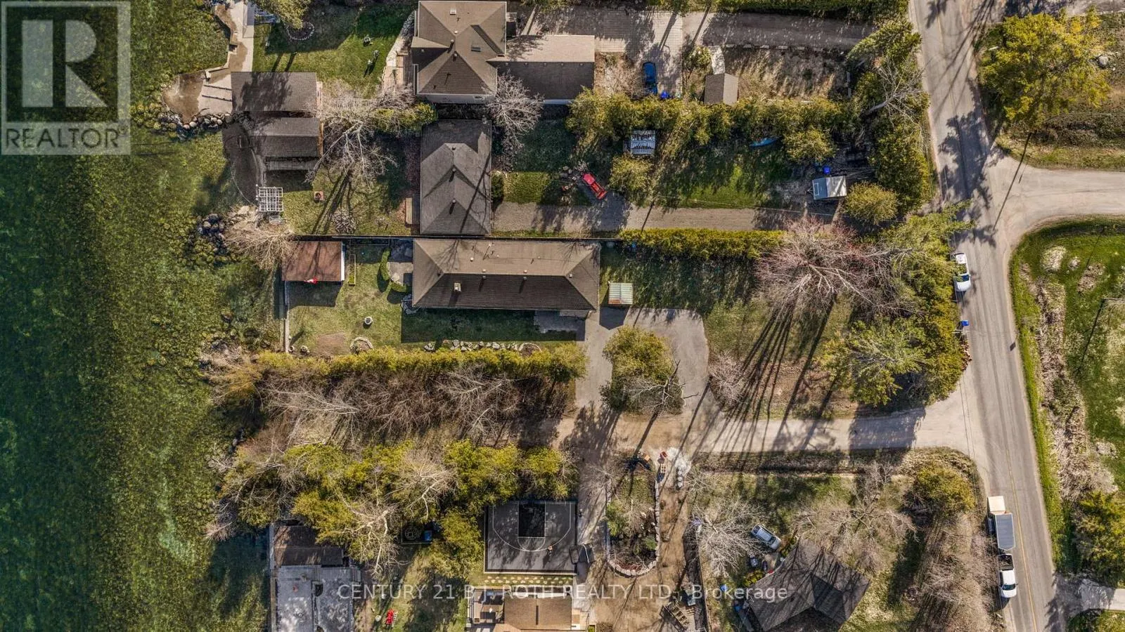 49 LAKESHORE ROAD E