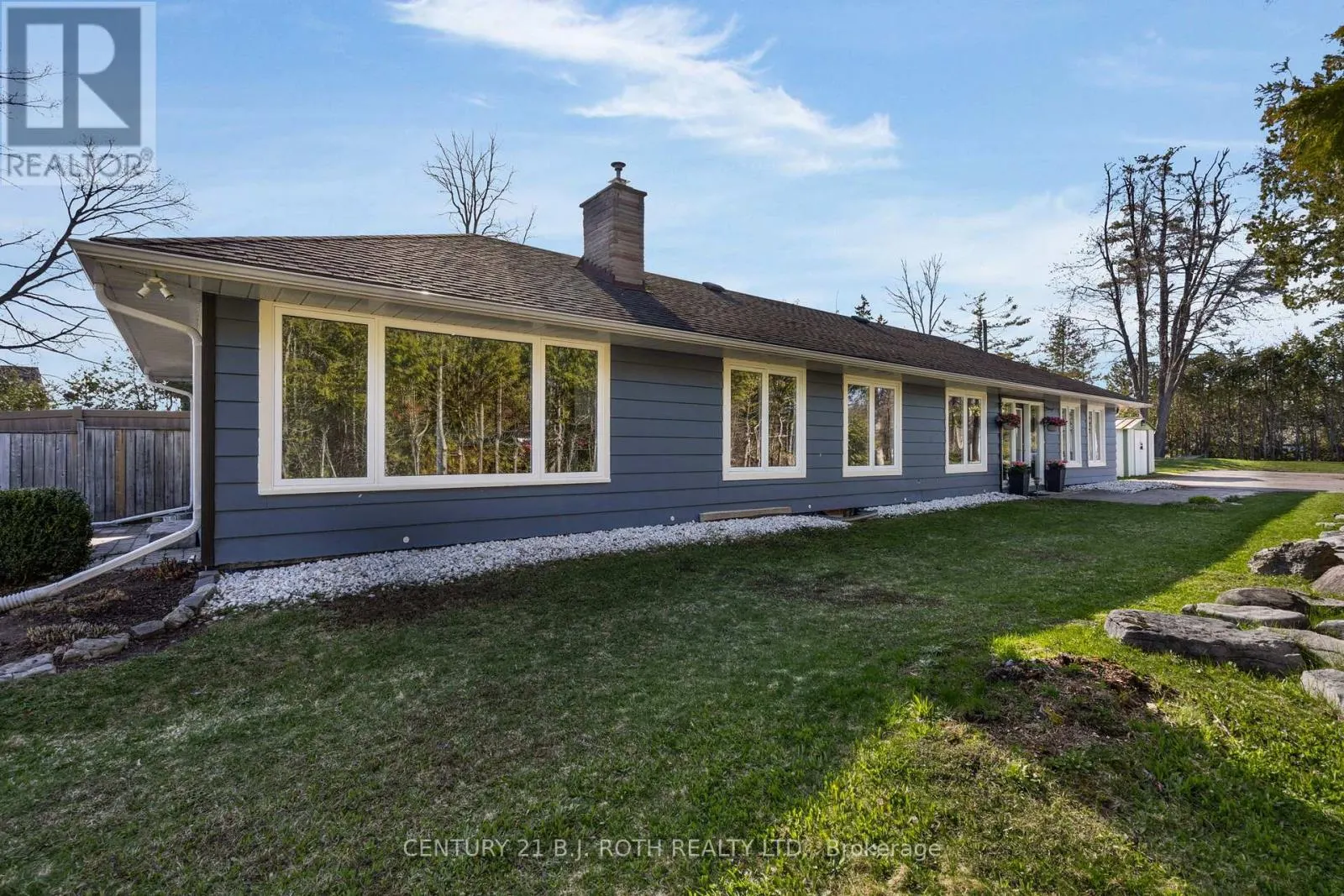 49 LAKESHORE ROAD E