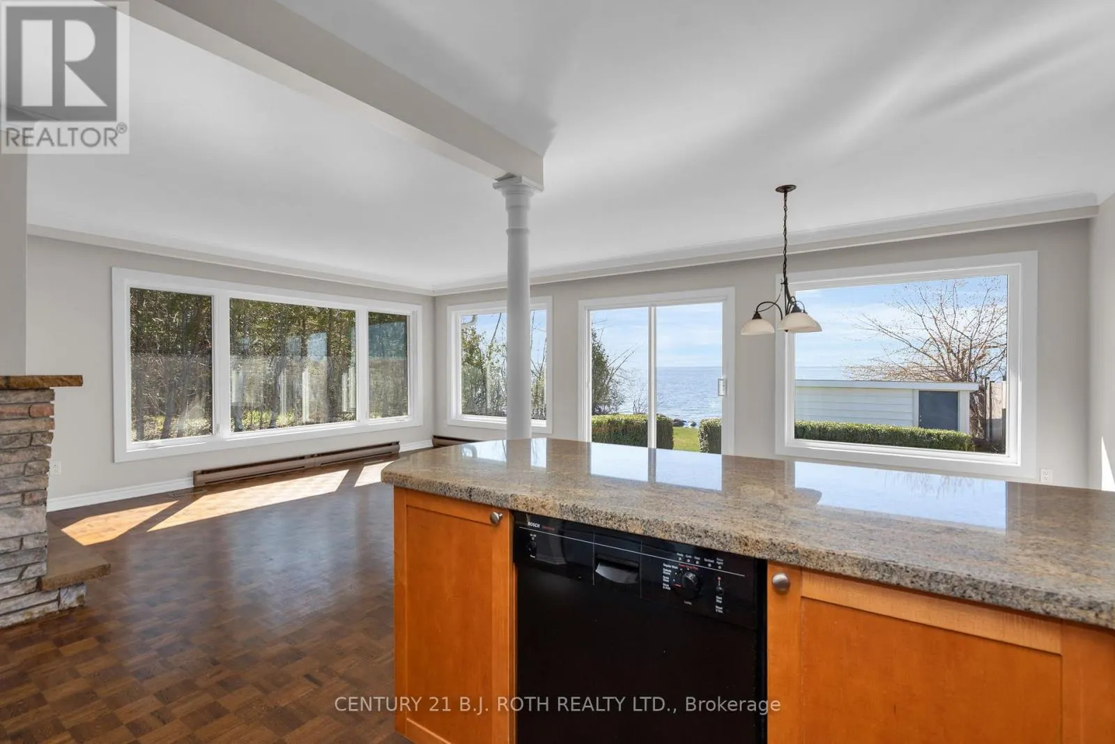 49 LAKESHORE ROAD E