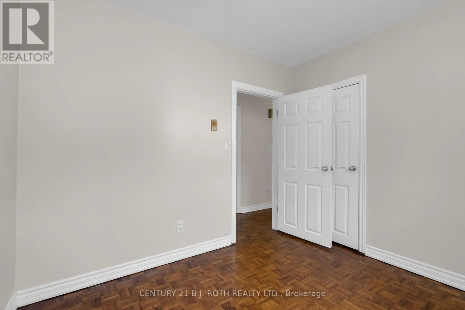 49 LAKESHORE ROAD E