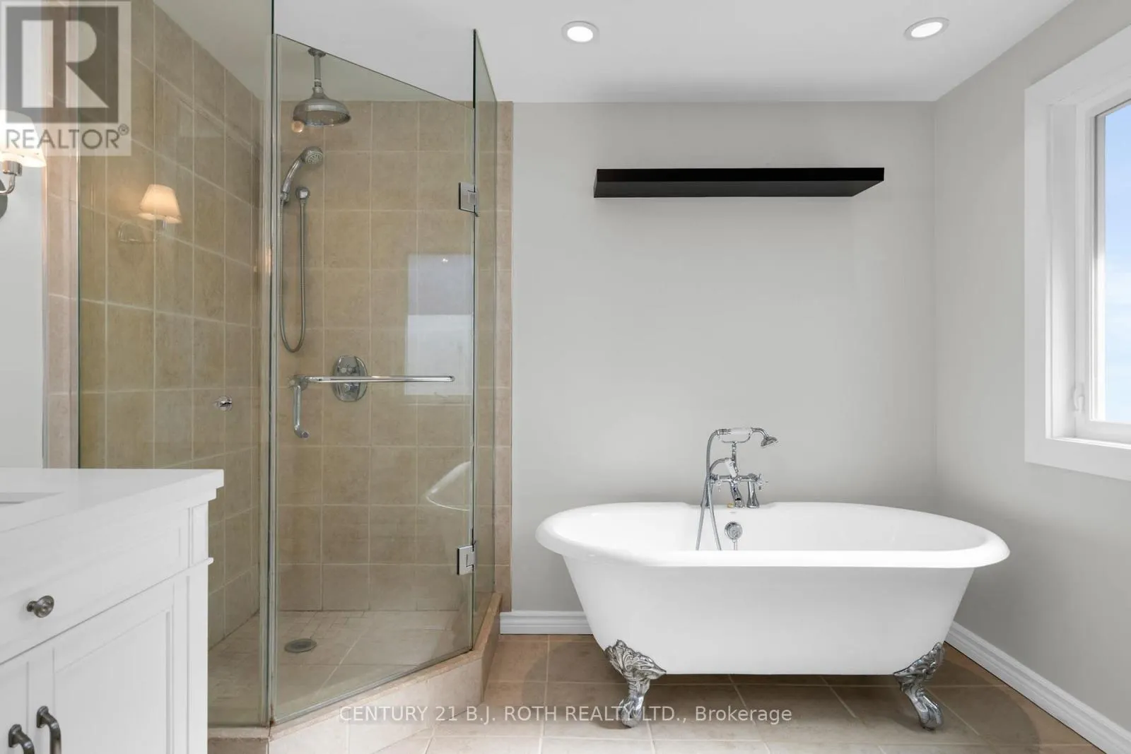 49 LAKESHORE ROAD E
