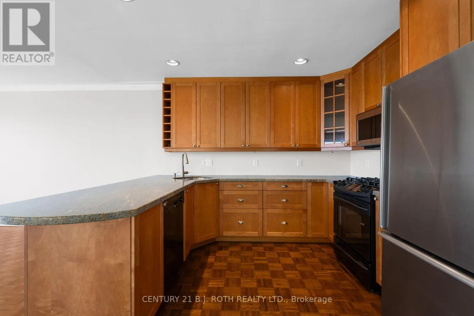 49 LAKESHORE ROAD E