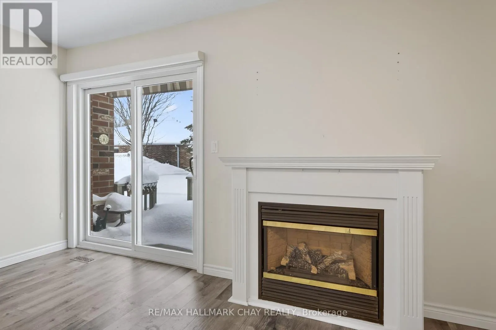 11 - 275 HURON STREET