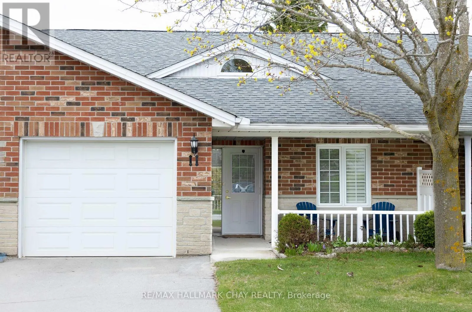 11 - 275 HURON STREET