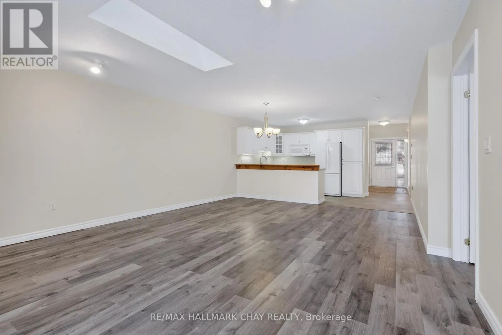 11 - 275 HURON STREET
