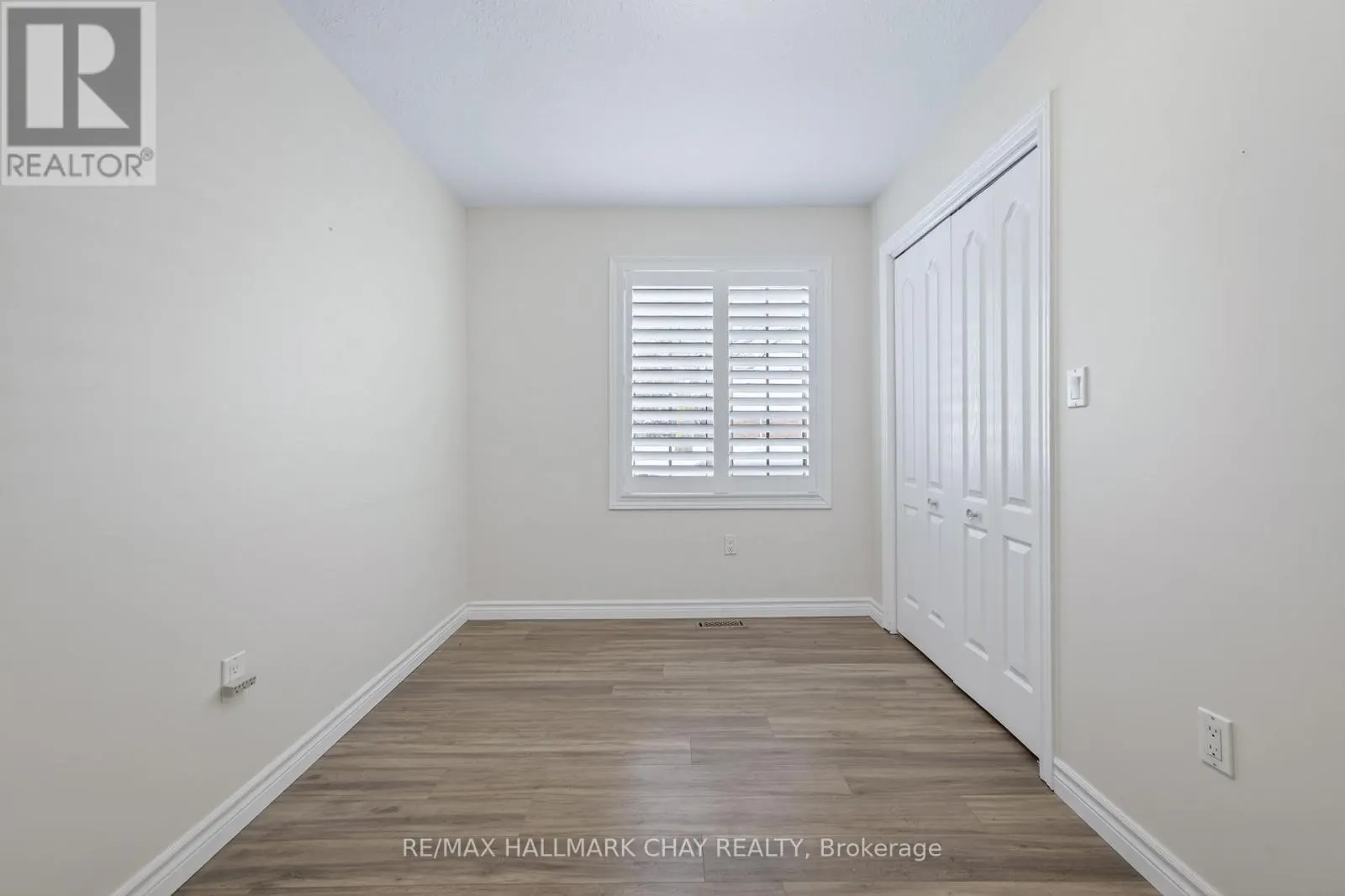 11 - 275 HURON STREET